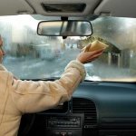 Чем отмыть стекла авто: варианты решения проблемы