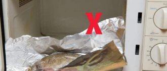 Is it possible to heat food in foil in the microwave?