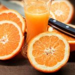 Вывести свежие и засохшие пятна от апельсина
